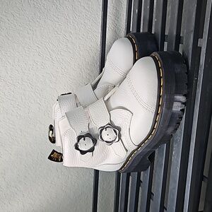 Dr. Martens Devon Flower Boots In White - Size 7